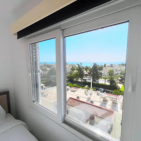Marina Sea Breeze Apartment, Sleeps 8, Free Wi-fi *