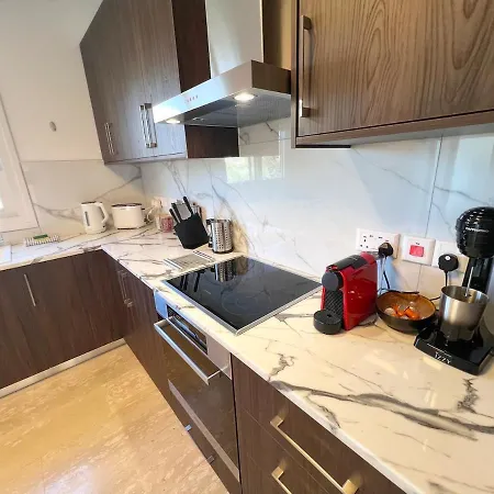 Marina Sea Breeze Apartment, Sleeps 8, Free Wi-fi 公寓 *