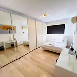 Marina Sea Breeze Apartment, Sleeps 8, Free Wi-fi Apartamento Limassol