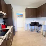 Apartamento Marina Sea Breeze Apartment, Sleeps 8, Free Wi-fi Limassol