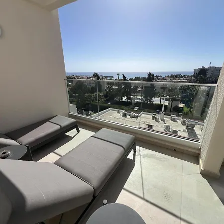 Marina Sea Breeze Apartment, Sleeps 8, Free Wi-fi *