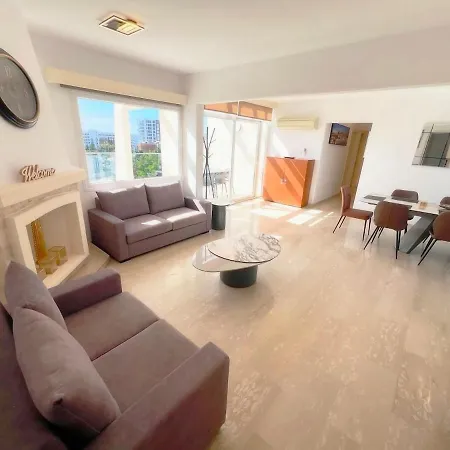 דירה Marina Sea Breeze Apartment, Sleeps 8, Free Wi-fi לימסול