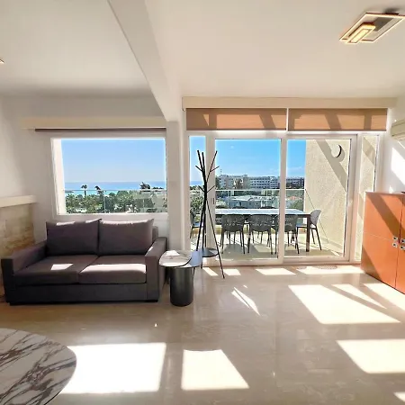 דירה Marina Sea Breeze Apartment, Sleeps 8, Free Wi-fi