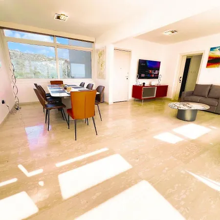 דירה Marina Sea Breeze Apartment, Sleeps 8, Free Wi-fi *