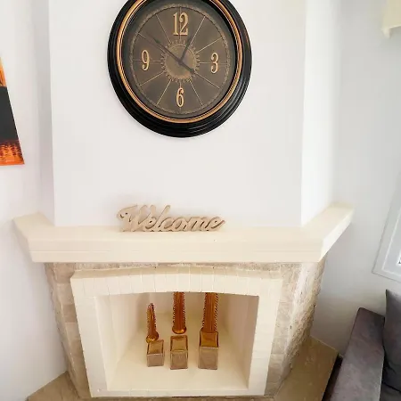 Marina Sea Breeze Apartment, Sleeps 8, Free Wi-fi *