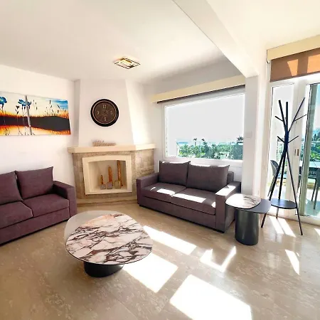 Marina Sea Breeze Apartment, Sleeps 8, Free Wi-fi לימסול