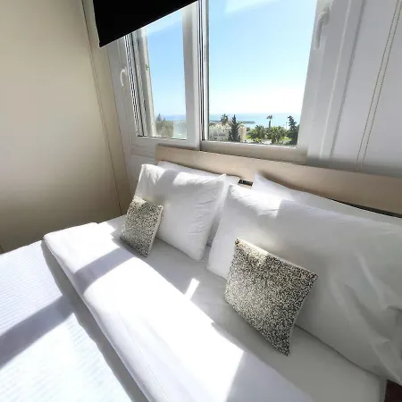 Marina Sea Breeze Apartment, Sleeps 8, Free Wi-fi Lejlighed