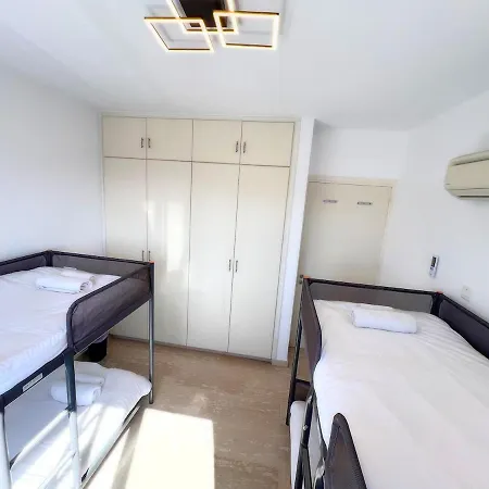 Marina Sea Breeze Apartment, Sleeps 8, Free Wi-fi