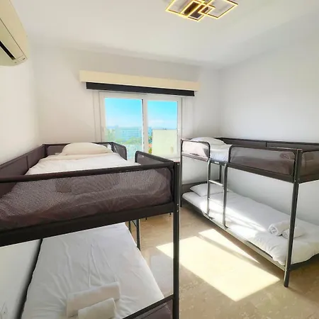 דירה Marina Sea Breeze Apartment, Sleeps 8, Free Wi-fi לימסול