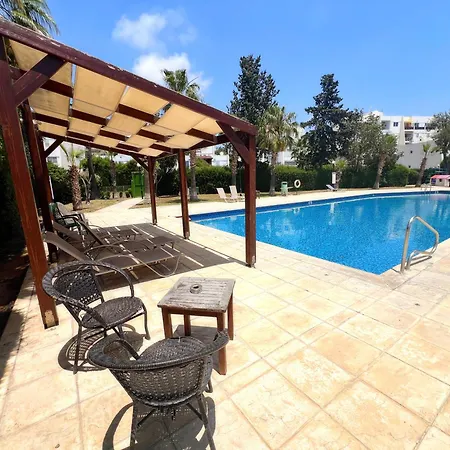 Marina Sea Breeze Apartment, Sleeps 8, Free Wi-fi דירה *