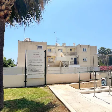 דירה Marina Sea Breeze Apartment, Sleeps 8, Free Wi-fi לימסול