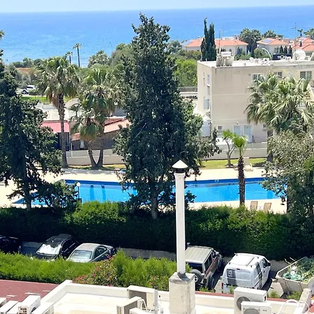 Marina Sea Breeze Apartment, Sleeps 8, Free Wi-fi דירה *