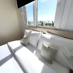 Marina Sea Breeze Apartment, Sleeps 8, Free Wi-fi Apartment